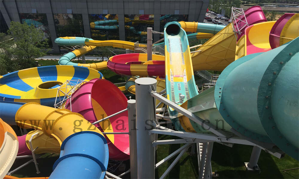 新型水上儿童乐园，设备齐全，欢乐无限
