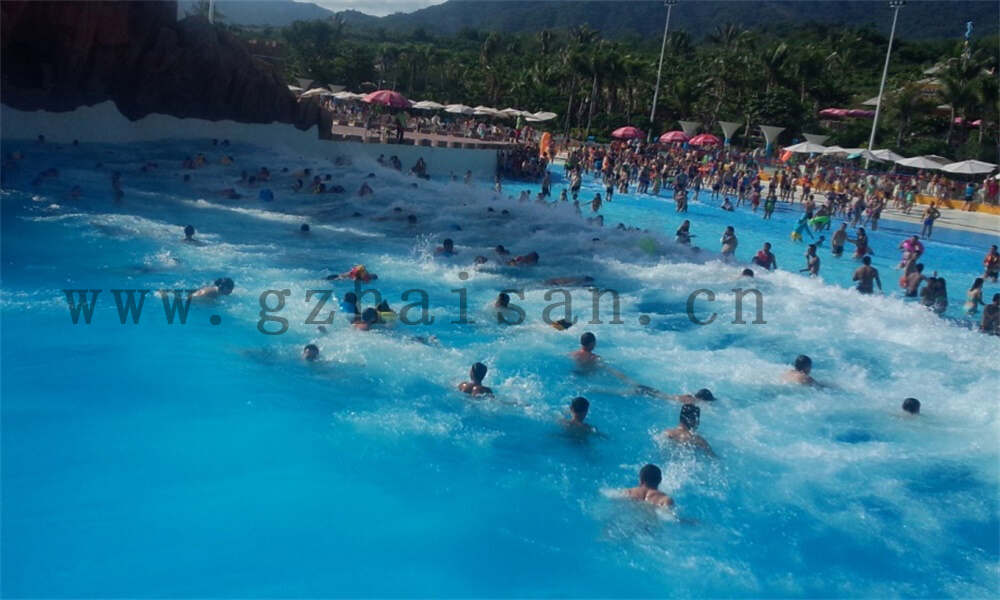 如何在水上乐园运营中实施环保措施？