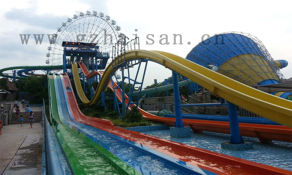 水上乐园大喇叭刺激探险，欢笑声不断