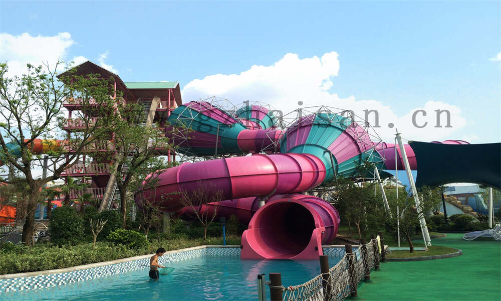 水上乐园滑道视频