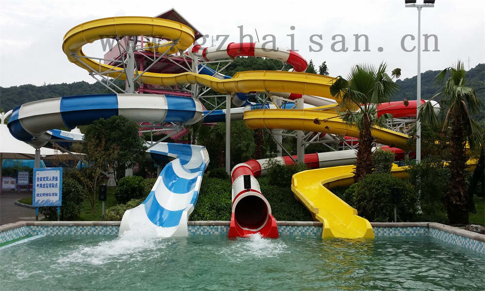 水上乐园设施欢乐无限，畅享清凉一夏