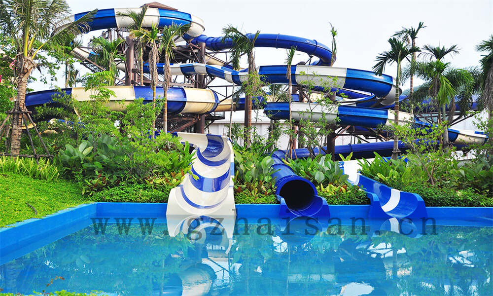 新型水滑梯：畅享刺激与清凉的夏日体验