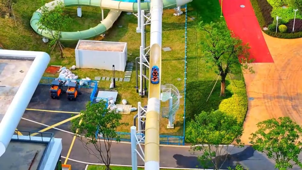 激流过山车｜当速度拥抱水花，掀起水上狂欢盛宴